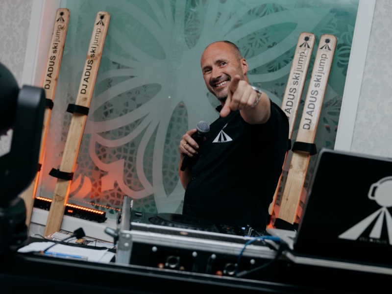 dj-adus zdjęcie prezentacji gdzie wesele