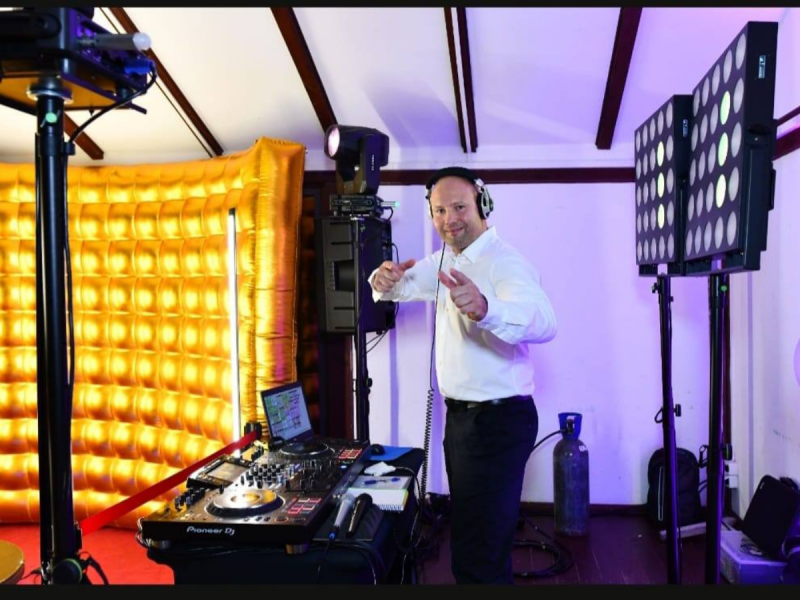 dj-binek zdjęcie prezentacji gdzie wesele