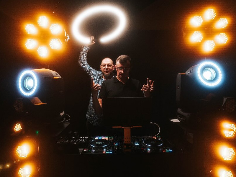 dj-krzysztof-grodecki-wedding-event-dj zdjęcie prezentacji gdzie wesele